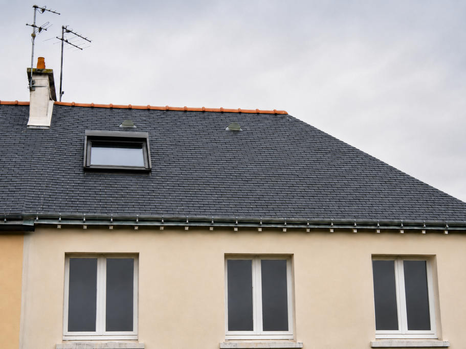 Rénovation d'une toiture en ardoises